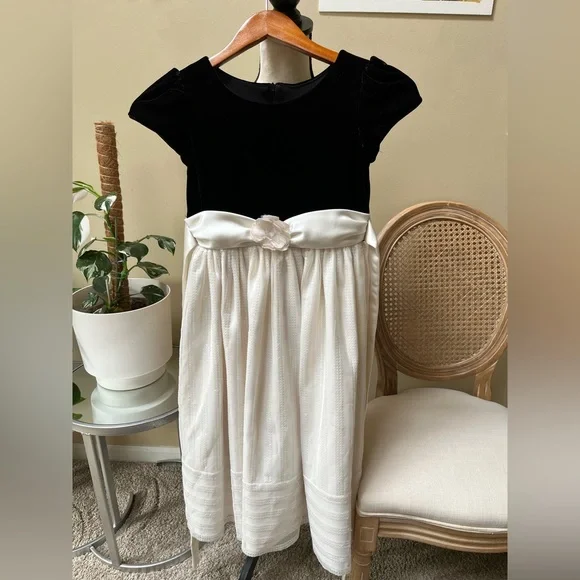 Cinderella Black and White Cap Sleeve Girls Dress - Picture 3 of 6